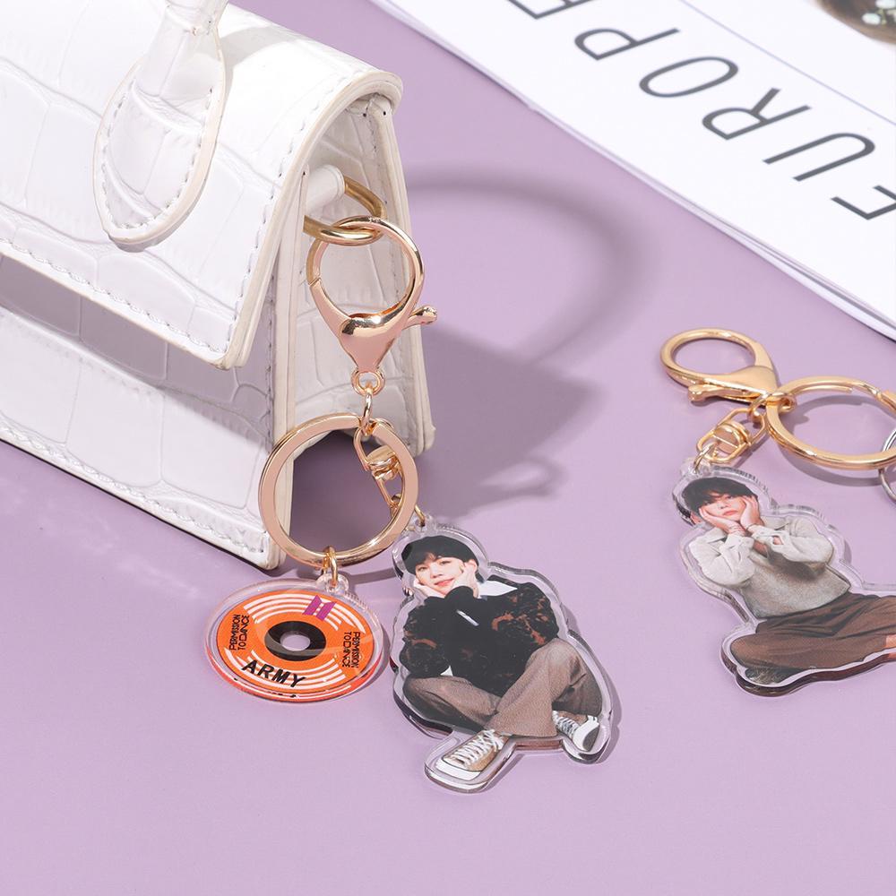 Móc Chìa Khóa Bằng Acrylic Trong Suốt Hình Nhân Vật Hoạt Hình BT21