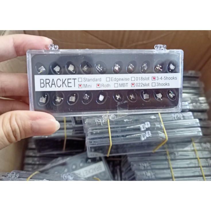 Mắc cài thép Bracket chỉnh nha giá tốt !
