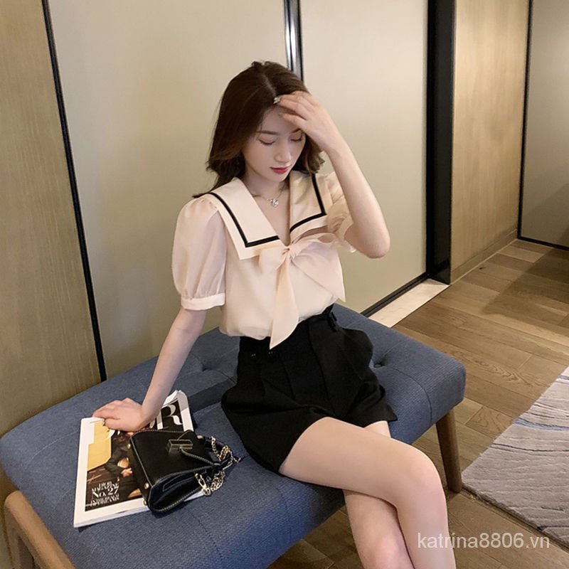 Bộ áo tay phồng cổ thủy thủ và quần short thời trang mùa hè mới lạ cho nữ