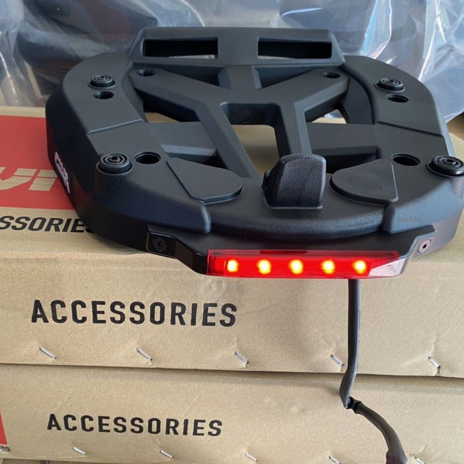 Đèn hậu stop Givi SLMP60NS Led cảnh báo dừng đảm bảo an toàn gắn đế thùng Givi MP60 chính hãng