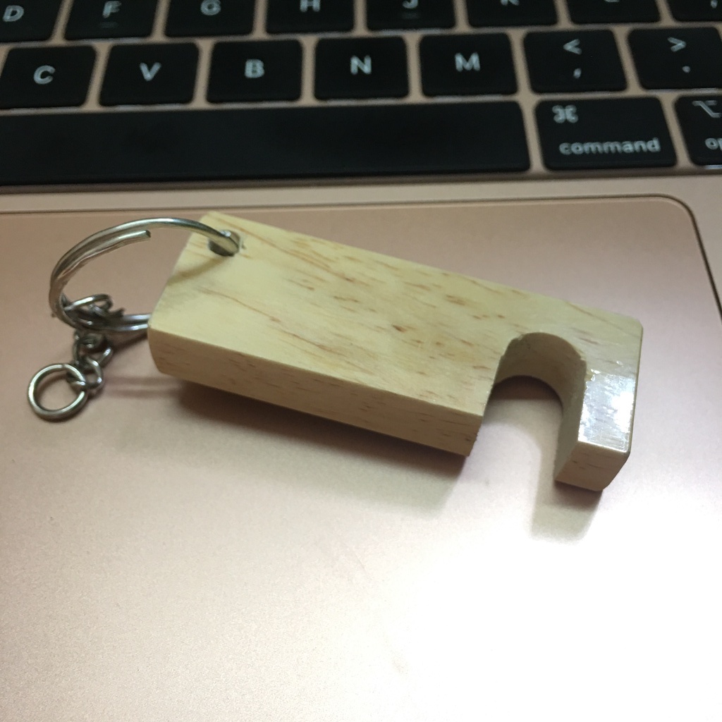 Móc khóa kiêm giá đỡ điện thoại bằng gỗ