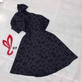 đầm nơ xốp lệch vai
