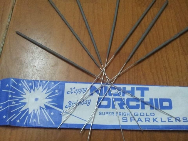 Pháo bông rồng xanh 20cm 1 gói 8 que, 90k/25 gói (200 que)