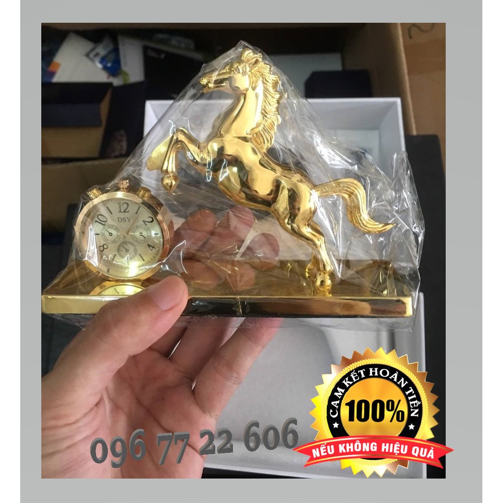 Tượng ngựa mạ vàng kèm nước hoa - Kèm đồng hồ cao cấp trên taplo xe hơi, Ôtô, ảnh chụp sản phẩm thật