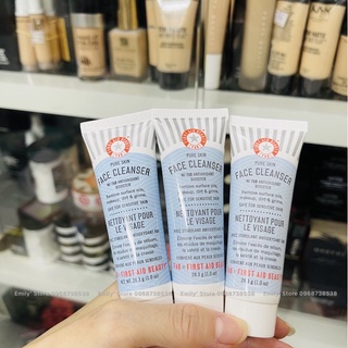 Sữa rửa mặt First Aid Beauty Face Cleanser cho da nhạy cảm 28.3g