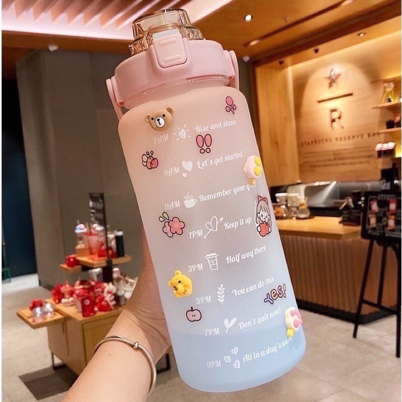 Bình nước 2 lít tặng Sticker dành cho người lười uống nước - bình nước cute 2L có ống hút, vạch chia nhắc giờ