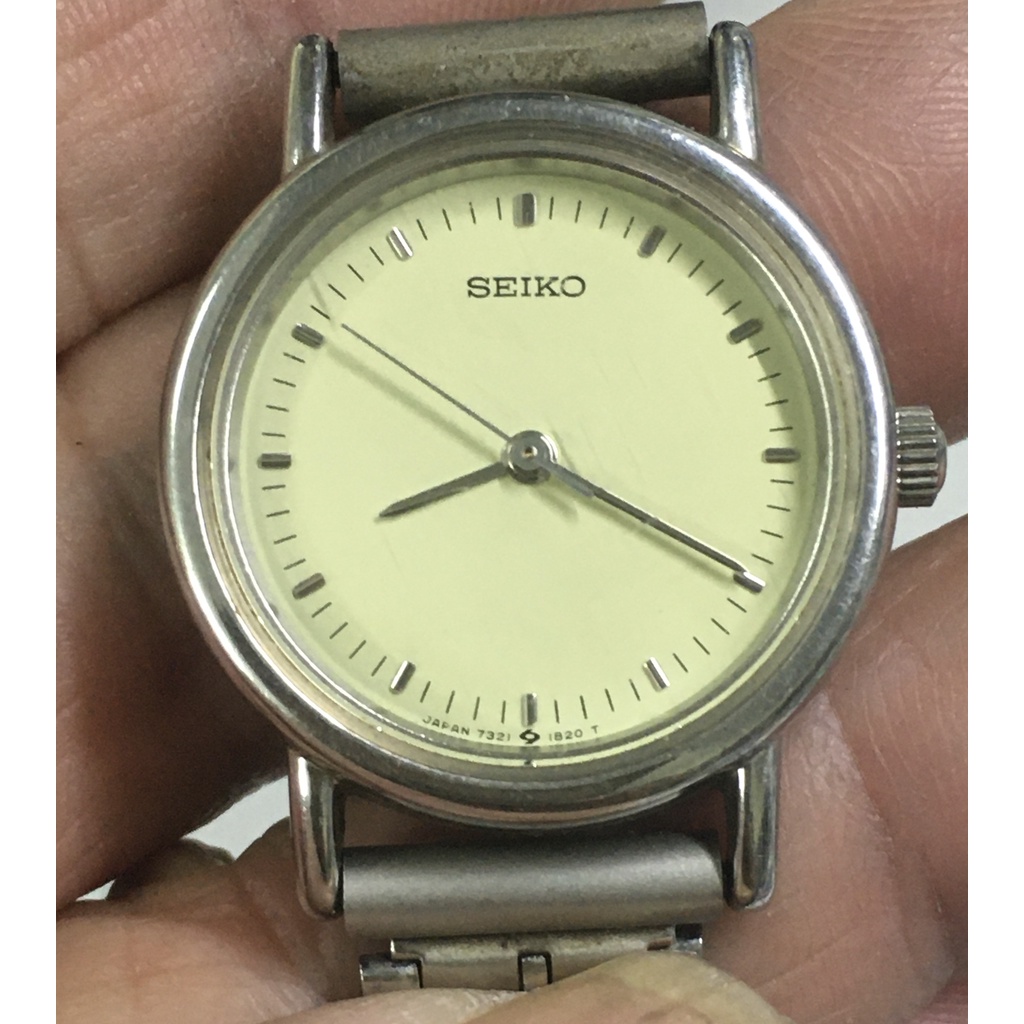 Đồng hồ nữ nhỏ hiệu seiko mặt vàng chanh