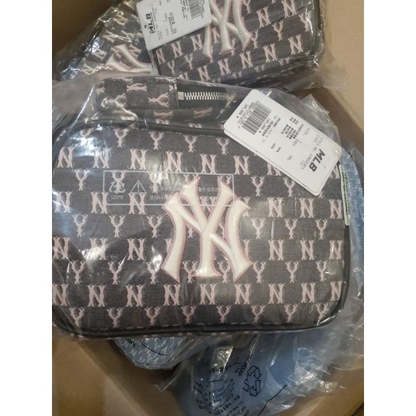 - Túi MLB Monogram đeo chéo chính hãng