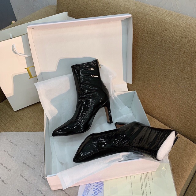 Boot nhăn da ướt gót vuông dẹt mảnh cao cổ | BigBuy360 - bigbuy360.vn