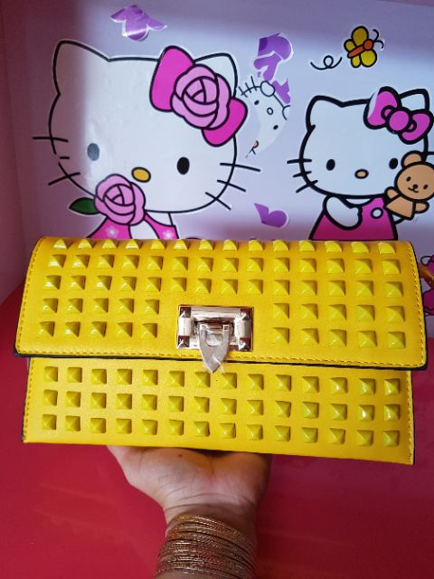 Clutch đinh siêu đẹp siêu hot | BigBuy360 - bigbuy360.vn