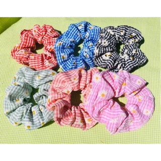 Cột tóc Scrunchies mẫu ca rô cúc ( hoa thêu )