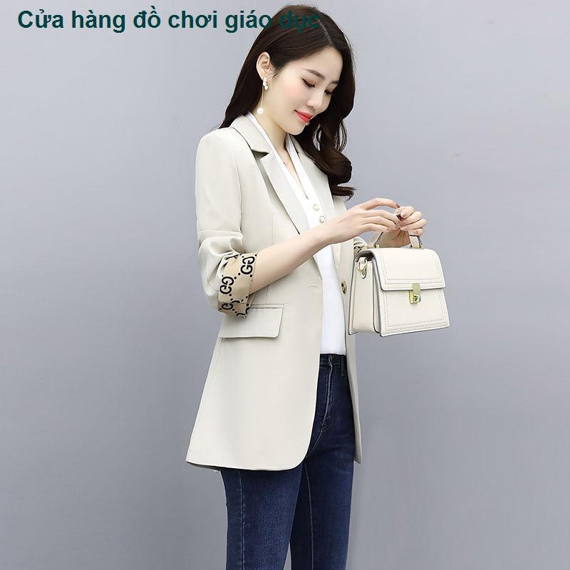 Bộ vest nữ mùa xuân và thu 2021 Phụ phong cách mới phương tây ngắn chiên đường phố tự trồng trọt phù hợp với áo k