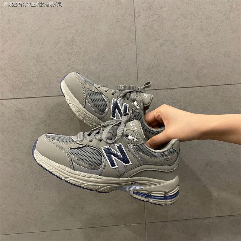 Giày Chạy Bộ 2002R Yuanzu Xám Daddy Đế Dày Dễ Phối Đồ Cho Nữ Sinh
