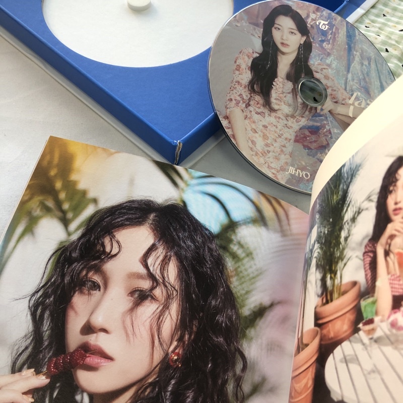 Bộ ảnh lẻ không card Taste Of Love của nhóm TWICE