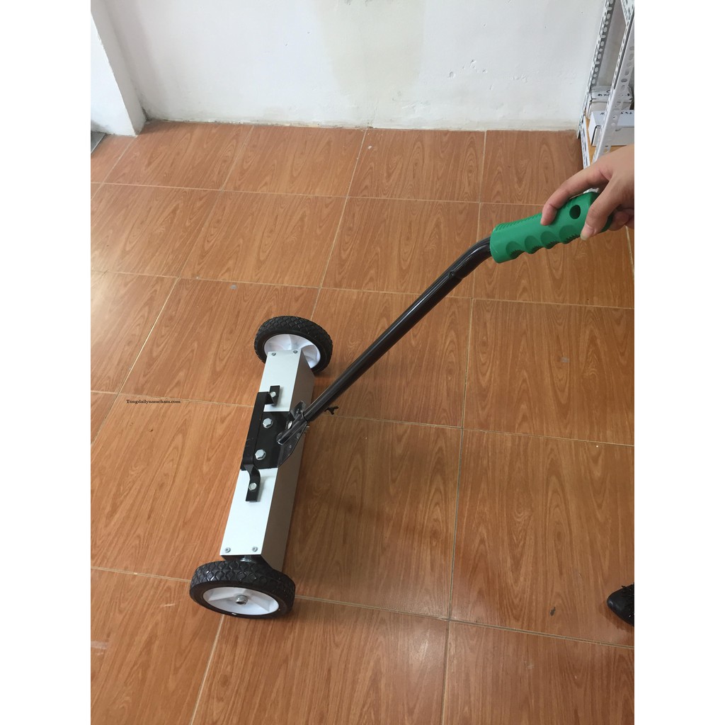 XE HÚT ĐINH NAM CHÂM ( hút tạp chất kim loại)
