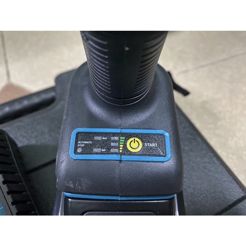 Máy xiết bulong pin Makita 20V