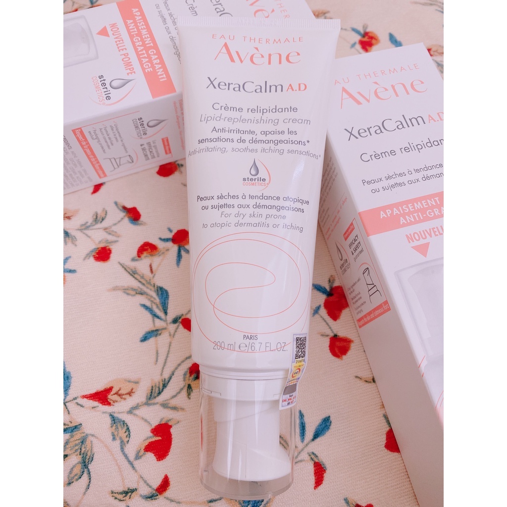 KEM DƯỠNG DA MẶT VÀ CƠ THỂ GIẢM KHÔ NGỨA AVENE XERACALM A.D CREAM 200ML