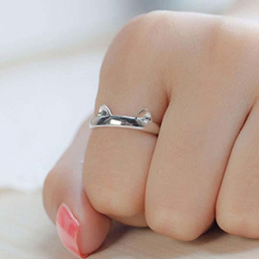Nhẫn màu bạc có hình tai mèo thiết kế hở đường kính 2cm