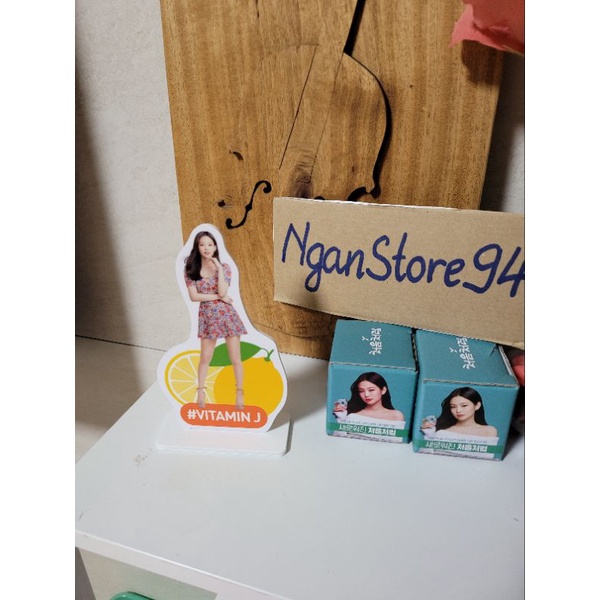 Ảnh sticker, mô hình để bàn mini, nam châm hình Jennie Blackpink x Vita500