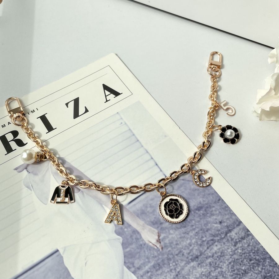 Chuỗi dây xích kim loại có chữ dùng để gắn trang trí túi xách/dây đeo