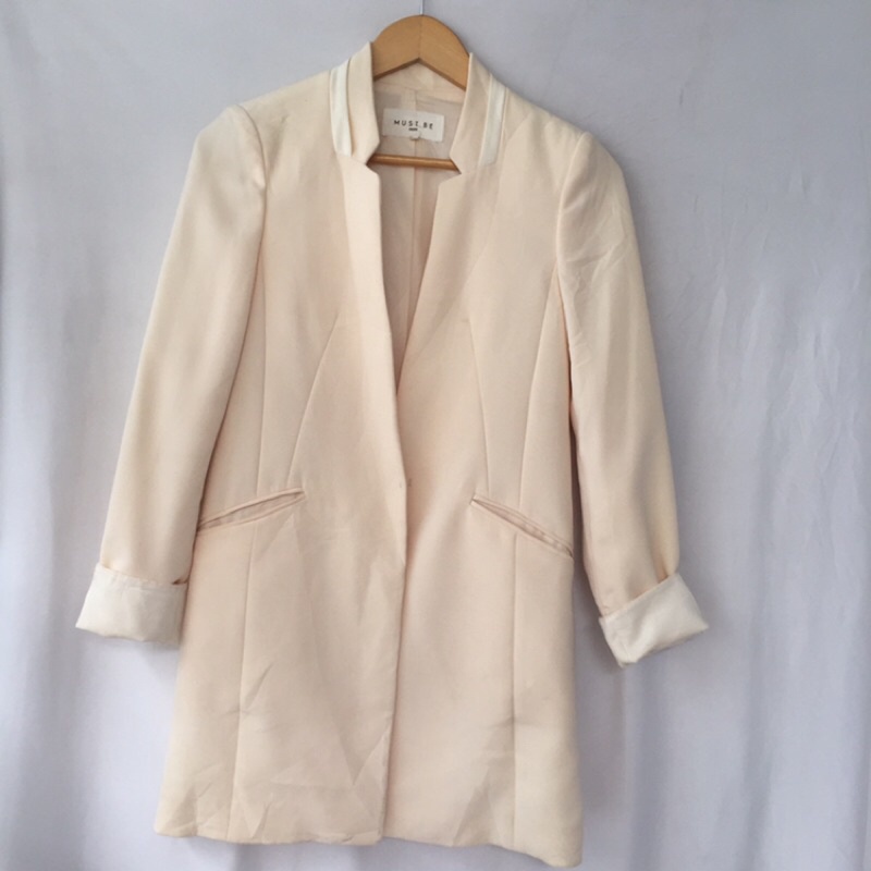 Khoac blazer Must Be sieu xinh