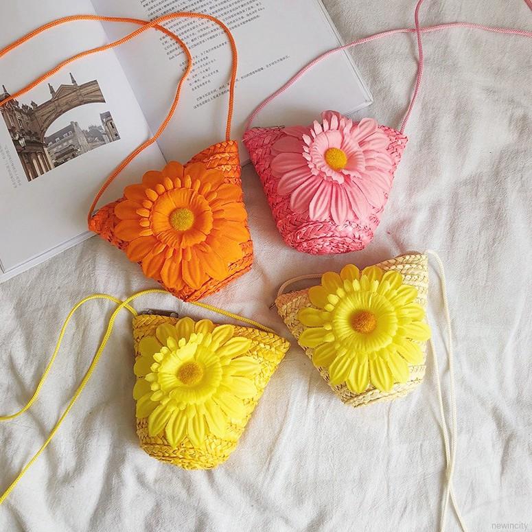 Túi đeo chéo phối hoa dễ thương cho bé gái