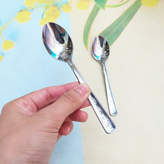 Bộ 2 thìa Inox Hello Kitty Sanrio hàng Nhật Bản cho bé
