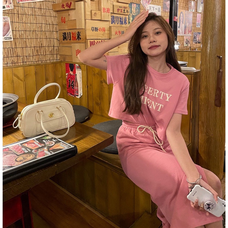 Set đồ COZOKC gồm áo thun ngắn tay in chữ và chân váy ngắn lưng cao thời trang cho nữ