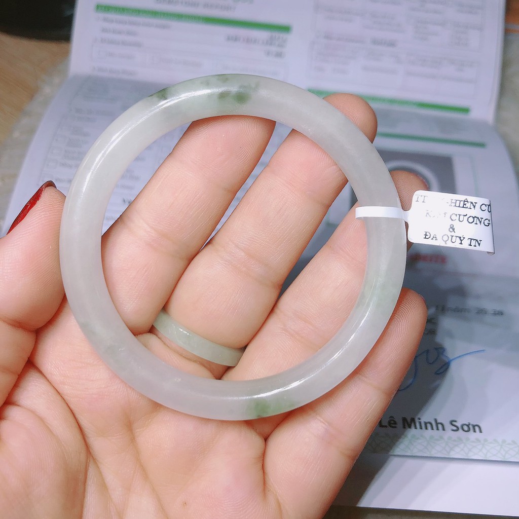 Vòng tay bản liền jadeite bản tròn đẹp