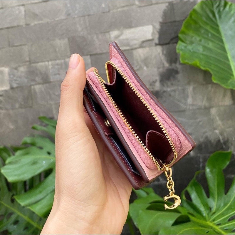 Ví Coach ngắn nữ màu pastel có khoá kéo đựng thẻ
