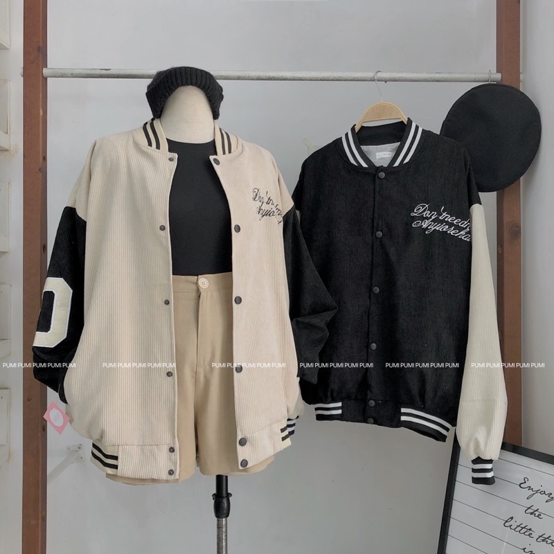 Áo khoác bomber unisex vải nhung tăm thêu chữ và nút bấm màu kem và đen freesize Pumi