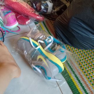 Giầy si nguyễn loan 150k
