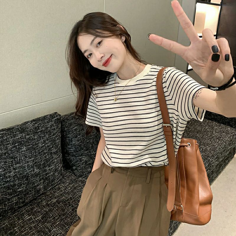 Áo phông kẻ ngang style basic Hàn Quốc