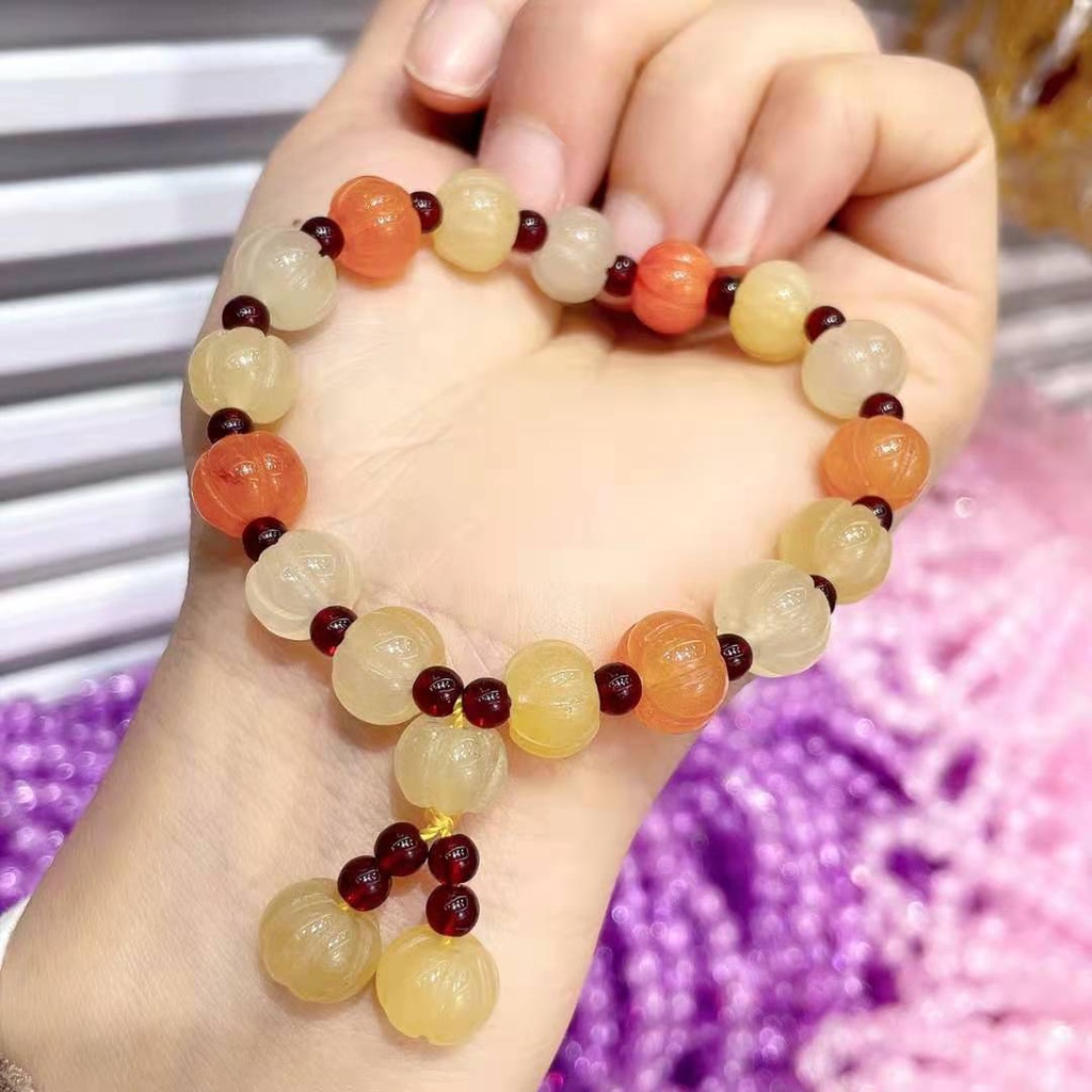 Vòng Tay Mã Não Tự Nhiên Đính Quả Bí Ngô Độc Đáo
