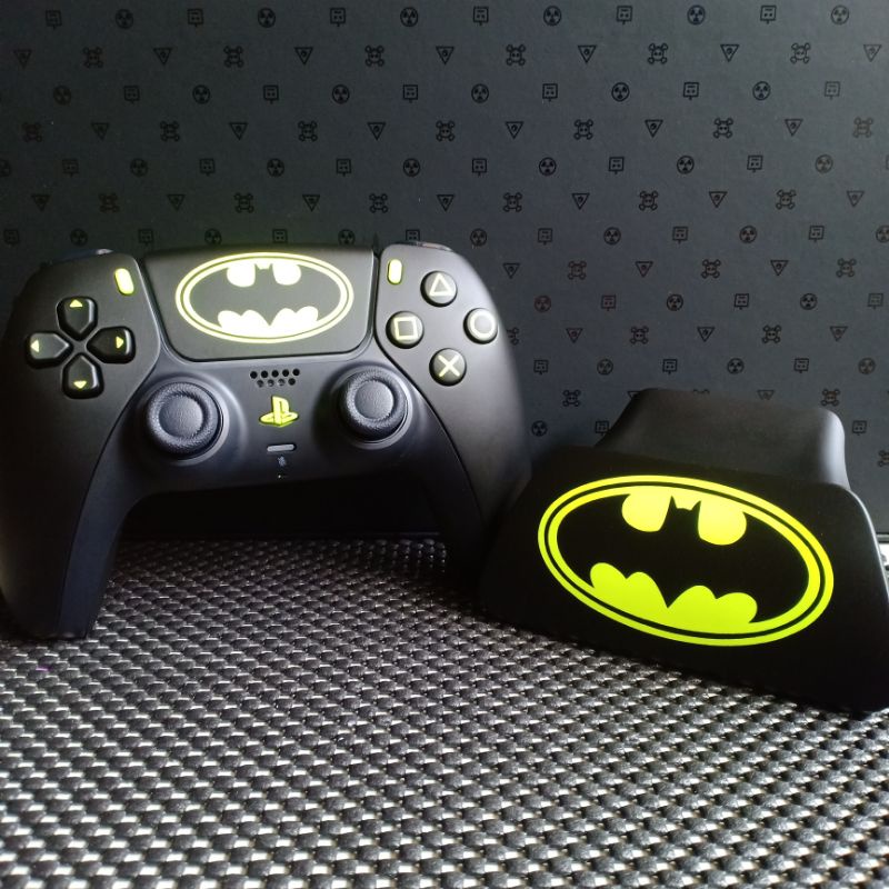 [PS5] Combo tay và đế để tay được custom - chủ đề Batman