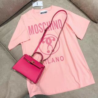 Áo phông nữ hồng moschino