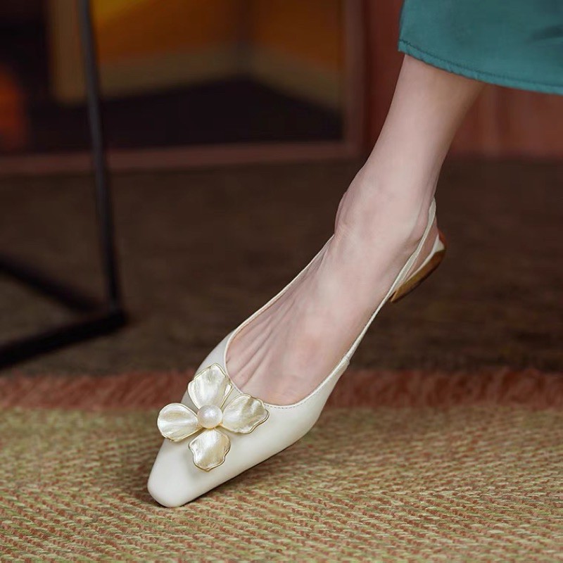 Giày mũi nhọn đế thấp hot 2021