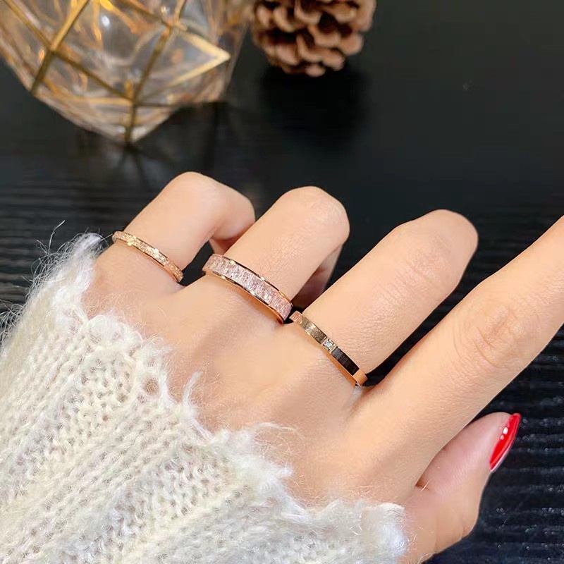 Nhẫn Cặp Bằng Thép Titan Mạ Vàng Hồng 18K Đính Đá Pha Lê