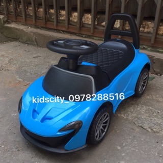 Xe ô tô bơi chân cho bé