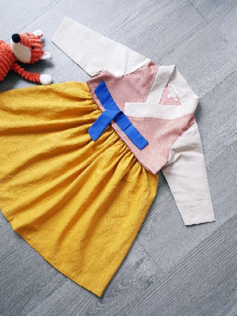 Hanbok linen vàng nơ xanh