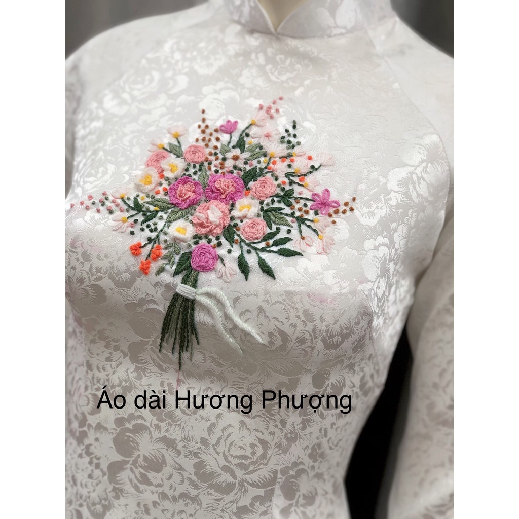 ÁO DÀI GẤM TRẮNG THÊU HOA
