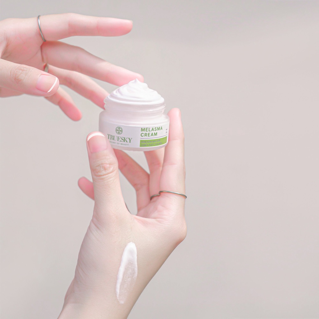 Bộ sản phẩm dưỡng trắng và ngăn ngừa nám Truesky gồm 1 kem ngăn ngừa nám ban đêm 20g + 1 sữa rửa mặt sữa dê 50g