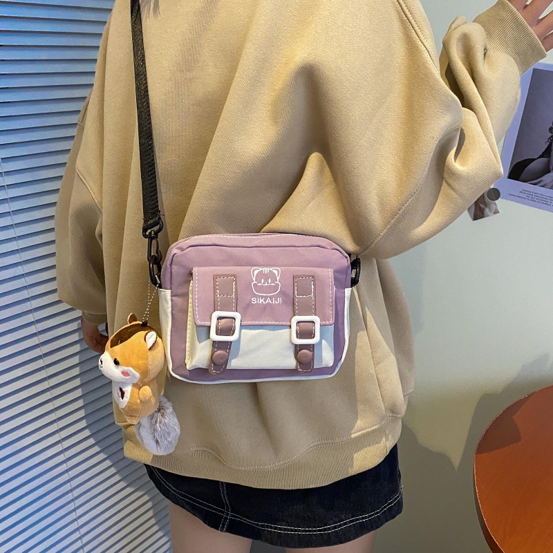 Túi Đeo Chéo Vai Bằng Nylon Họa Tiết Thêu Hình Gấu Thời Trang Dành Cho Nữ