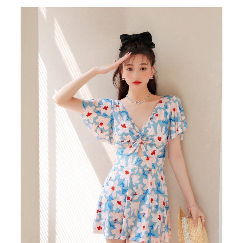 Bộ đồ bơi liền thân dáng váy họa tiết hoa xoắn nơ xinh kín đáo tôn dáng