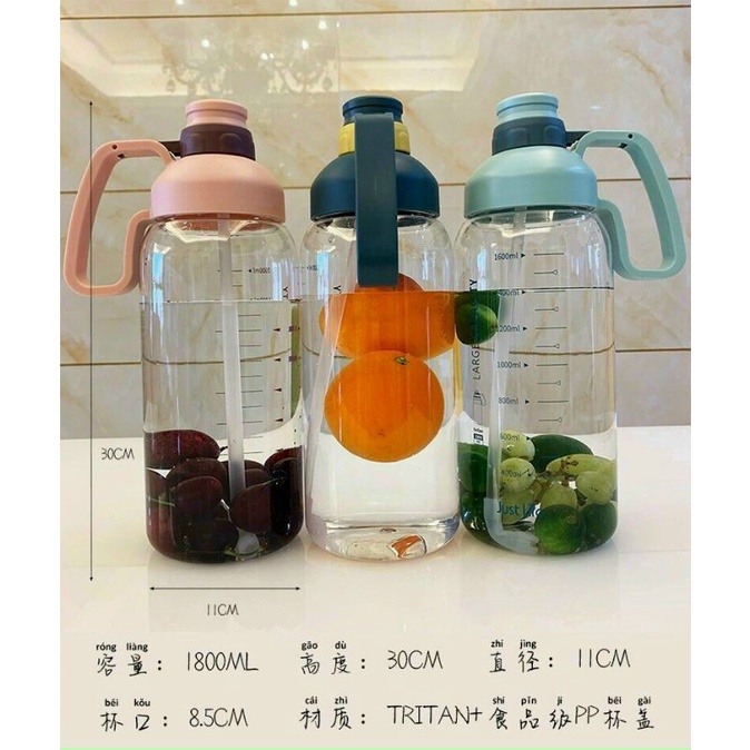 Bình nước 1L8 có tay cầm, có ống hút.