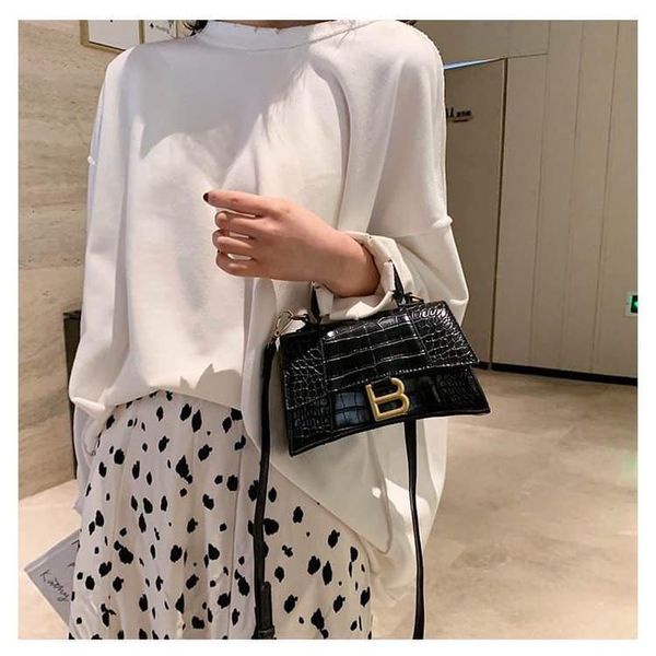 (Bản đẹp) Túi đeo chéo nữ có quai xách khóa chữ B thiết kế độc lạ, cá tính CV67