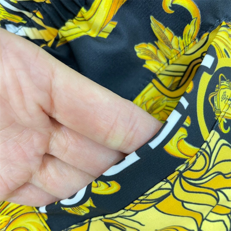 Quần Đùi Lưng Thun Versace 2022ss Thời Trang Dành Cho Nam