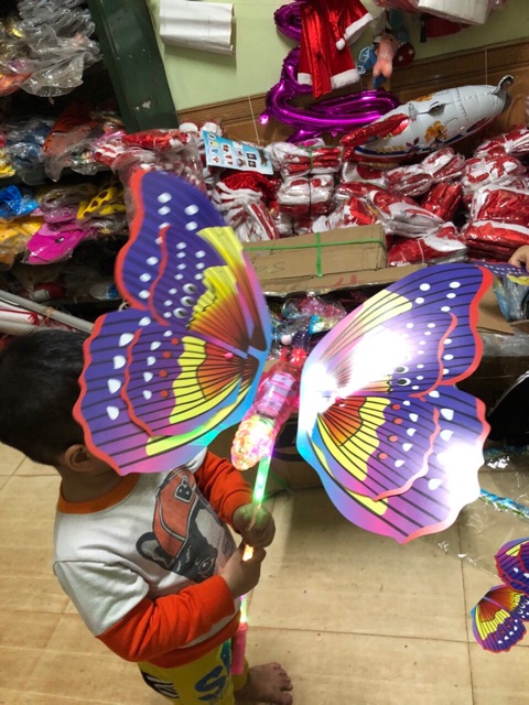 Đồ chơi bướm khổng lồ - chạy pin - có nhạc và đèn