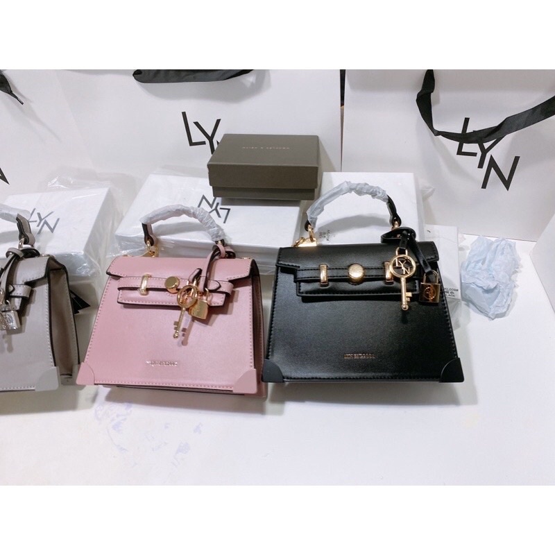 Túi L.Y.N quai cầm charm khoá sz20cm