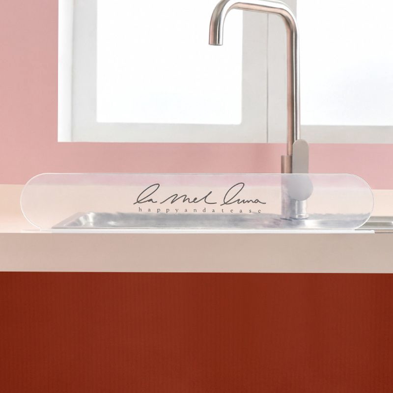 Miếng nhựa trong suốt gắn bồn rửa chén tránh văng nước tiện lợi